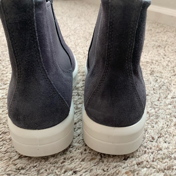 Brand New- Ecco size EU 38 (US7-7.57 charcoal suede bootie - Picture 4 of 9